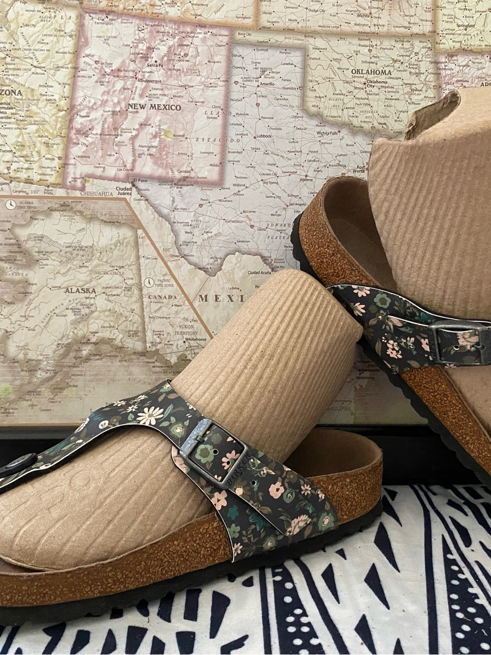 Pre-owned Birkenstock Gizeh Sandal in Floral Sz 38/7 Women’s
